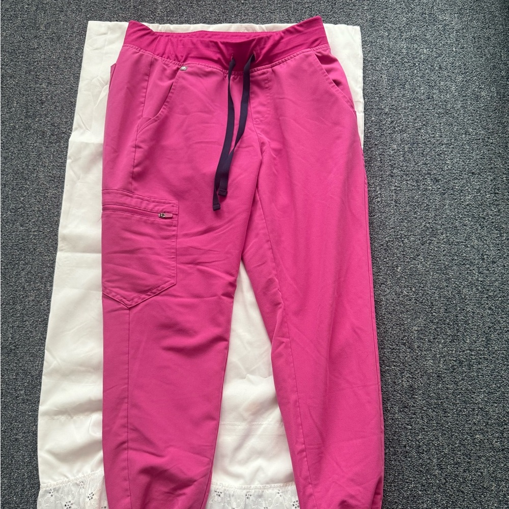Figs Women's Pink Jogger Pants
